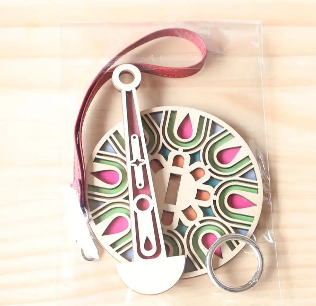 Yarn holder with leather strap
